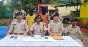 सरायकेला पुलिस ने चोरी हुए दो स्प्लेंडर बाइक की बरामद, दो आरोपी गिरफ्तार
