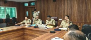 जमशेदपुर: कोल्हान डीआईजी अनुरंजन किस्पोट्टा ने की पुलिस मामलों की समीक्षा, लंबित कांडों के जल्द निष्पादन के निर्देश