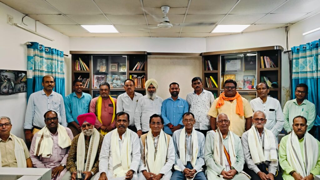 जमशेदपुर में जेडीयू ने वरिष्ठ नागरिकों को किया सम्मानित, सरयू राय के आवासीय कार्यालय में आयोजित हुआ समारोह