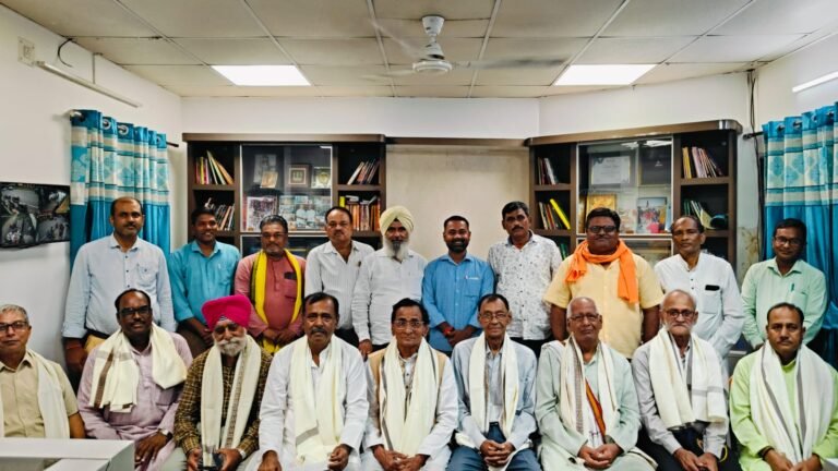 जमशेदपुर में जेडीयू ने वरिष्ठ नागरिकों को किया सम्मानित, सरयू राय के आवासीय कार्यालय में आयोजित हुआ समारोह