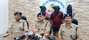 घाटशिला के जर्जर पुराने अनुमंडल कार्यालय में ड्रग्स का धंधा, गांजा-ब्राउन शुगर के साथ 3 गिरफ्तार