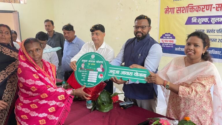 चाकुलिया में मेगा सशक्तिकरण सह विधिक सेवा शिविर का हुआ आयोजन , 63.20 लाख की परिसंपत्तियों का वितरण