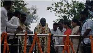 जमशेदपुर पहुंचे सीएम हेमंत सोरेन, शहीद निर्मल महतो को दी श्रद्धांजलि; बोले- उनके सपनों का झारखंड बनाएंगे