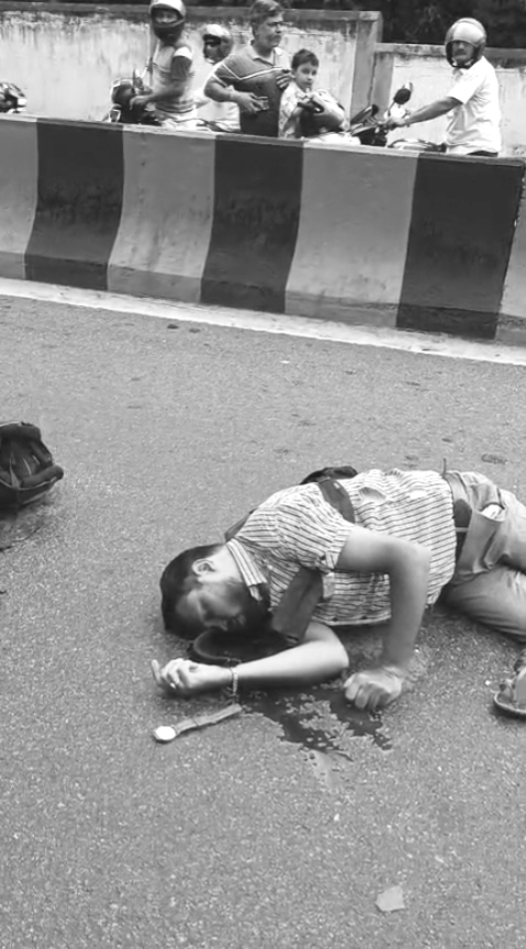 जमशेदपुर में दर्दनाक सड़क हादसा: अज्ञात वाहन की टक्कर से बाइक सवार की मौत, चालक फरार