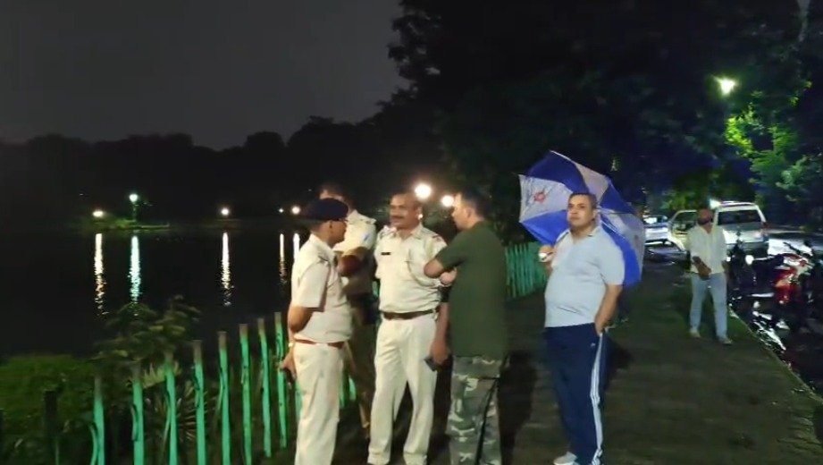 जमशेदपुर के धातकीडीह लेक में युवक के कूदने की सूचना से मची अफरा-तफरी, देर शाम तक नहीं मिला सुराग