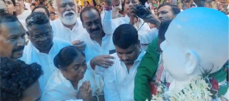 रामदास सोरेन की पहली पुण्यतिथि पर श्रद्धांजलि, खड़ंगाझाड़ में मंत्री दीपक बिरुआ ने किया प्रतिमा का अनावरण