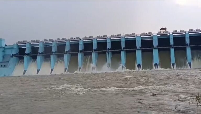चांडिल डैम के 13 फाटक खुले, स्वर्णरेखा नदी उफान पर; निचले इलाकों में बाढ़ का खतरा