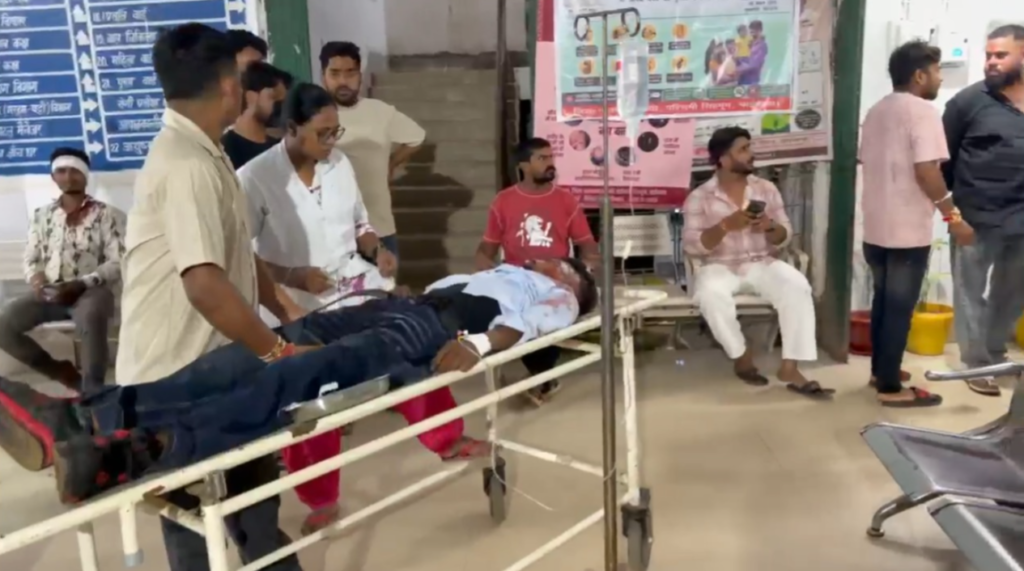 चक्रधरपुर में दो बाइकों की आमने-सामने टक्कर, छह घायल; तीन की हालत गंभीर