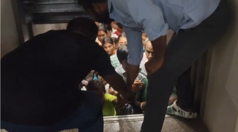 जमशेदपुर के एमजीएम अस्पताल में लिफ्ट अचानक बंद, 25 लोग फंसे; मरीजों और परिजनों में मची अफरा-तफरी