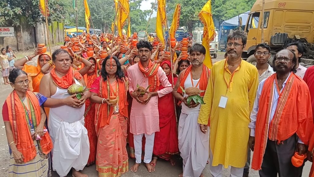 जमशेदपुर: भुइंयाडीह में श्री राधा गोविंद मंदिर की प्राण प्रतिष्ठा शुरू; 500 महिलाओं ने निकाली भव्य कलश यात्रा, 4 दिनों तक गूंजेंगे हरि कीर्तन और भजन