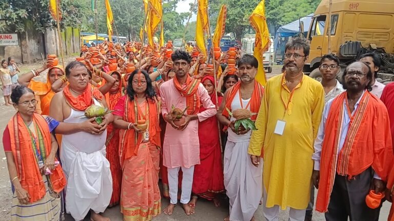 जमशेदपुर: भुइंयाडीह में श्री राधा गोविंद मंदिर की प्राण प्रतिष्ठा शुरू; 500 महिलाओं ने निकाली भव्य कलश यात्रा, 4 दिनों तक गूंजेंगे हरि कीर्तन और भजन