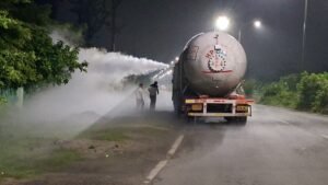 जमशेदपुर: सोनारी दुमुहानी के पास एलपीजी टैंकर से गैस लीक होने से मची अफरा-तफरी; अलर्ट पुलिस ने रोका ट्रैफिक, टला बड़ा हादसा