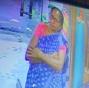 ग्राहक बनकर ज्वेलरी दुकानों में पहुंची महिला, पायल और नथिया लेकर हुई फरार