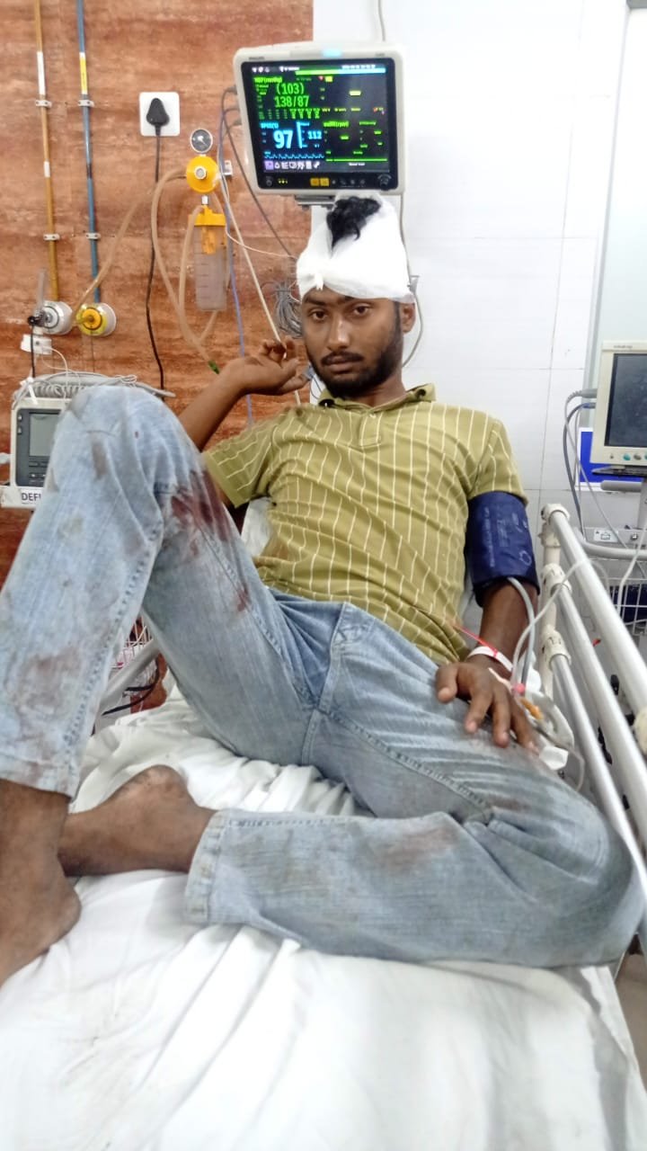 आदित्यपुर: पुलिस मुखबिरी के शक में युवक को मारी गोली,टीएमएच में इलाजरत