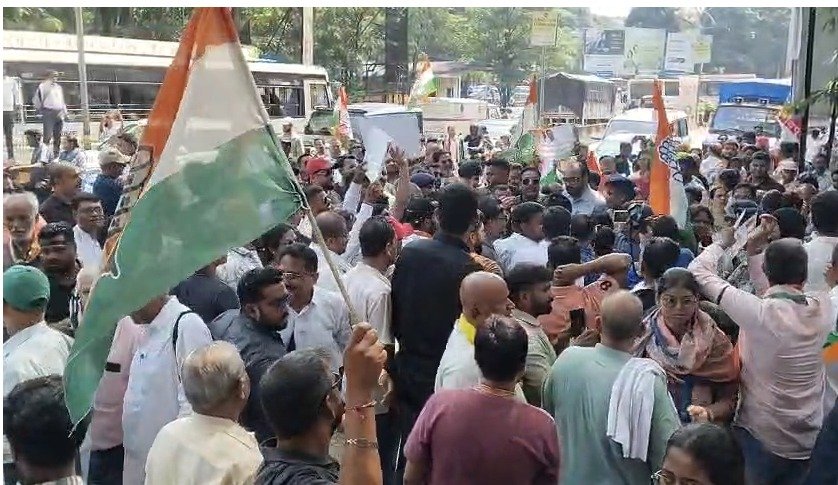जमशेदपुर में कांग्रेस ने एसआईआरऔर मतदाता सूची में बदलाव की स्वतंत्र समीक्षा की मांग की, राष्ट्रपति के नाम सौंपा ज्ञापन