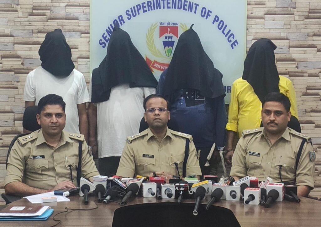 जमशेदपुर: बिंदल मॉल फायरिंग कांड का मुख्य साजिशकर्ता शंकर मुंडा समेत 4 गिरफ्तार, कार व 6 मोबाइल बरामद