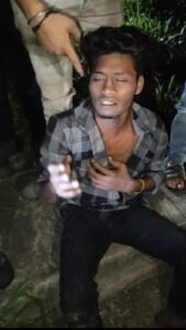 आदित्यपुर में मोबाइल छिनतई के बाद भाग रहा युवक हादसे का शिकार, लोगों ने पकड़कर पुलिस को सौंपा