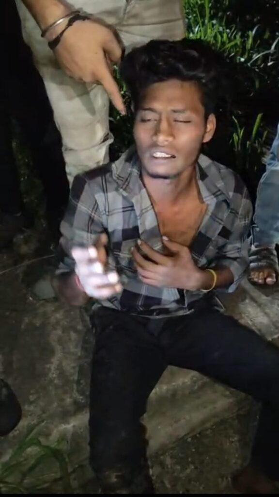 आदित्यपुर में मोबाइल छिनतई के बाद भाग रहा युवक हादसे का शिकार, लोगों ने पकड़कर पुलिस को सौंपा