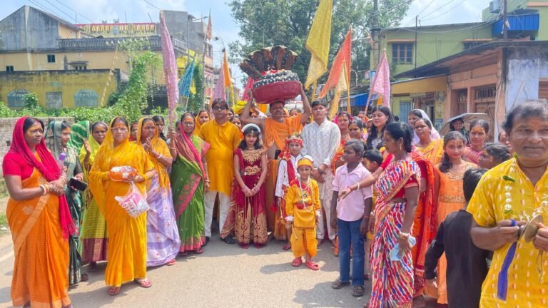 चाकुलिया नागानल मंदिर में धूमधाम से मना नंद उत्सव, लड्डू गोपाल की निकली भव्य शोभायात्रा