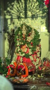 बिरसानगर के मोहरदा बस्ती स्थित हरि मंदिर में धूमधाम से मना श्रीकृष्ण जन्मोत्सव, जयकारों से गूंजा मंदिर परिसर