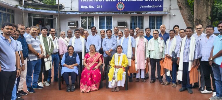 टाटा मोटर्स वर्कर्स यूनियन का विदाई सह सम्मान समारोह आयोजन, सेवानिवृत्त कर्मचारियों को किया गया सम्मानित