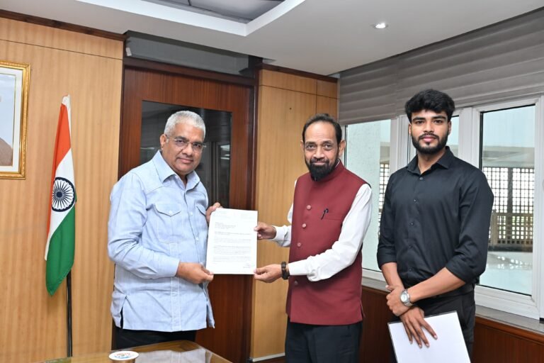 धालभूमगढ़ एयरपोर्ट को लेकर केंद्रीय मंत्री से मिले सांसद विद्युत महतो, एनओसी प्रक्रिया जल्द पूरी करने का आश्वासन