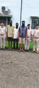 जमशेदपुर में निर्माणाधीन भवन का काम रुकवाकर रंगदारी मांगने वाले 3 आरोपी गिरफ्तार, मोबाइल फोन बरामद