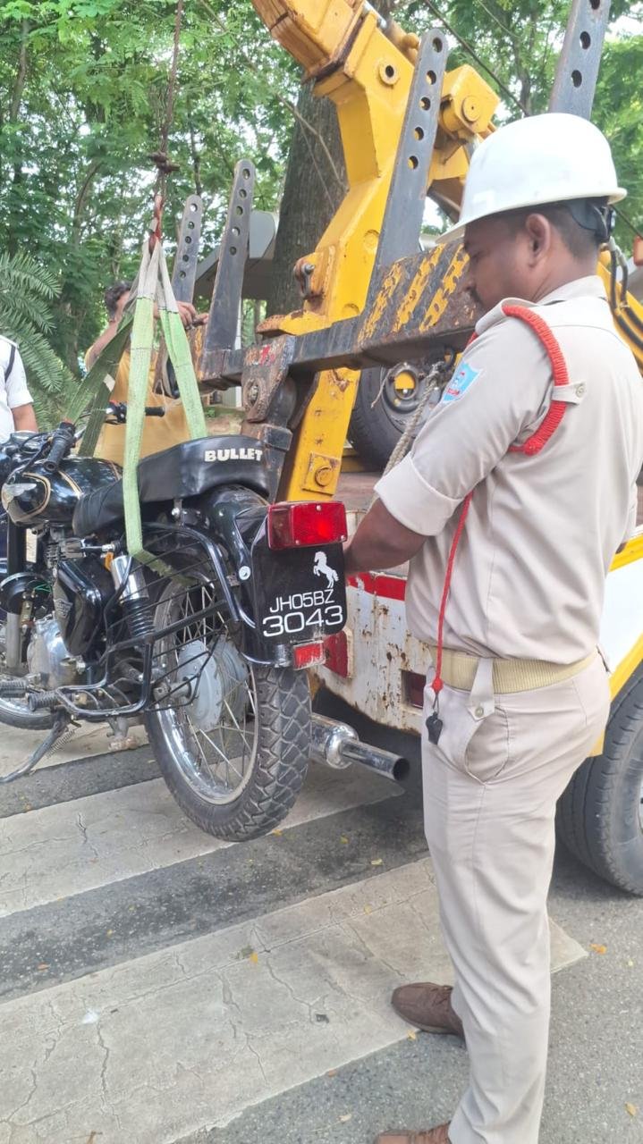 जमशेदपुर में मोडिफाइड साइलेंसर के खिलाफ अभियान, 8 दोपहिया वाहनों पर कार्रवाई