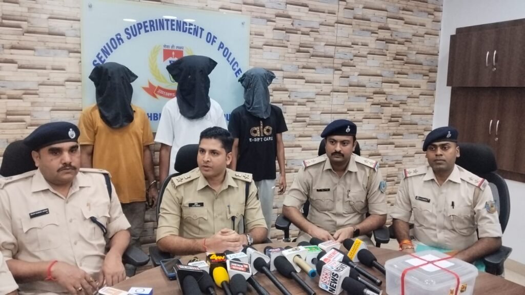 कदमा में दो वारदातों का खुलासा: युवक पर चापड़ से हमला मामले में दो गिरफ्तार, चोरी के सामान के साथ एक आरोपी पकड़ा गया