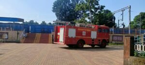 चाकुलिया रेलवे स्टेशन पर कोयला लदी मालगाड़ी के डिब्बे में लगी आग, दमकल ने पाया काबू