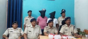 खरसावां में देर रात फायरिंग और गाली-गलौज से मचा हड़कंप, देसी कट्टा व दो बाइक के साथ दो गिरफ्तार
