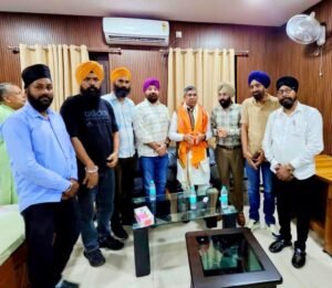 जमशेदपुर: परिसदन में भाजपा प्रदेश अध्यक्ष आदित्य साहू का सिख नेताओं ने किया भव्य स्वागत; संगठन में समाज की भागीदारी पर हुई चर्चा