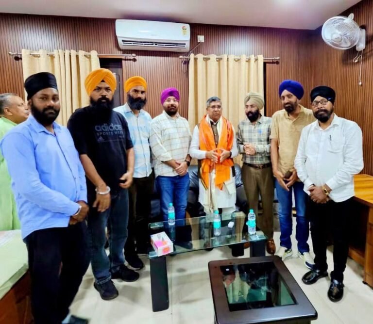 जमशेदपुर: परिसदन में भाजपा प्रदेश अध्यक्ष आदित्य साहू का सिख नेताओं ने किया भव्य स्वागत; संगठन में समाज की भागीदारी पर हुई चर्चा