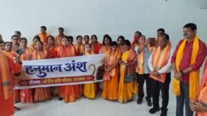 ‘हनुमान अंश’ फिल्म देखने पहुंचे श्री शिव शक्ति परिवार के 51 सदस्य, एक जैसी वेशभूषा ने खींचा ध्यान
