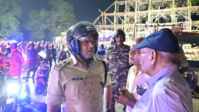 जमशेदपुर : बढ़ते अपराध के बीच एसएसपी ने संभाली कमान , बाइक से शहर में घूमकर लिया सुरक्षा व्यवस्था का जायजा