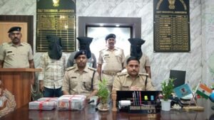जमशेदपुर में कार से ऑनलाइन जुआ खेलते तीन युवक गिरफ्तार, 1.18 लाख रुपये नकद और मोबाइल जब्त