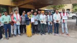 डुमरिया में जर्जर सड़क से ग्रामीण परेशान, निर्माण और मरम्मत की उठी मांग