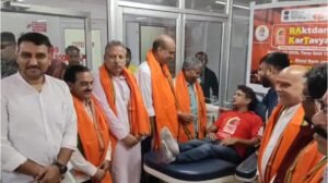 जमशेदपुर में भाजयुमो का महारक्तदान शिविर, रक्तदाताओं को हेलमेट और टी-शर्ट देकर किया सम्मानित