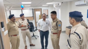 गोलमुरी बैंक डकैती के बाद सरायकेला पुलिस अलर्ट, एसपी ने आदित्यपुर के बैंकों का किया निरीक्षण