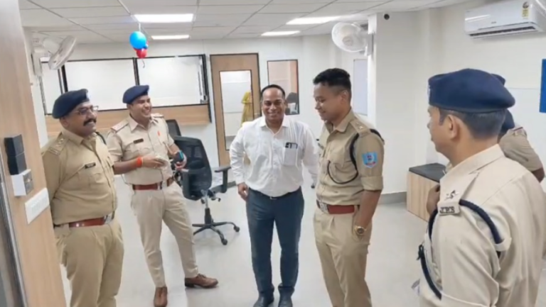 गोलमुरी बैंक डकैती के बाद सरायकेला पुलिस अलर्ट, एसपी ने आदित्यपुर के बैंकों का किया निरीक्षण