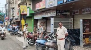 गोलमुरी बाजार में सुरक्षा व्यवस्था को लेकर व्यापारियों का बाजार बंद, प्रशासन से कड़े कदम की मांग