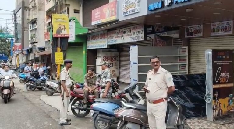 गोलमुरी बाजार में सुरक्षा व्यवस्था को लेकर व्यापारियों का बाजार बंद, प्रशासन से कड़े कदम की मांग