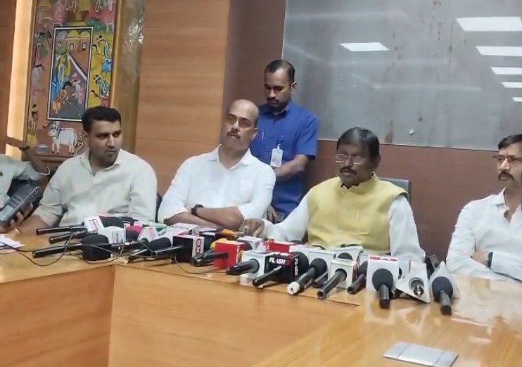 अर्जुन मुंडा ने डोबो-कपाली में भूमि उपयोग बदलाव पर जताई चिंता, श्वेत पत्र जारी करने की मांग