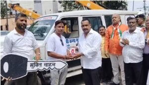 बन्ना गुप्ता ने अपना पुराना वाहन वीर मंच अखाड़ा को किया समर्पित, अब जरूरतमंदों के लिए बनेगा मुक्ति वाहन