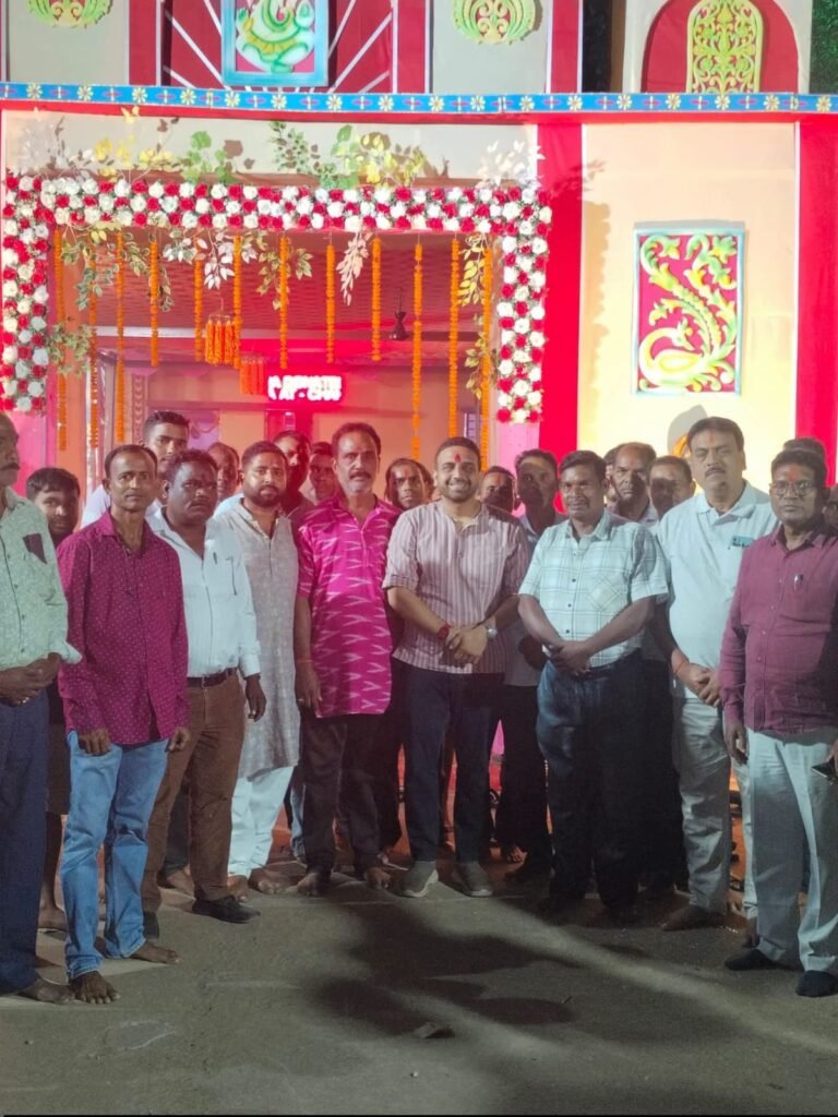 पूर्व विधायक कुणाल षाड़ंगी ने ग्रामीण क्षेत्रों के पूजा पंडालों का किया भ्रमण, मां दुर्गा की पूजा-अर्चना कर दी विजयादशमी की शुभकामनाएं