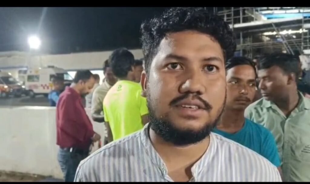 जमशेदपुर: बिरसानगर में कपड़े की दुकान में काम के दौरान करंट लगने से इलेक्ट्रिशियन की मौत; टीएमएच में परिजनों ने किया हंगामा, मुआवजे की मांग