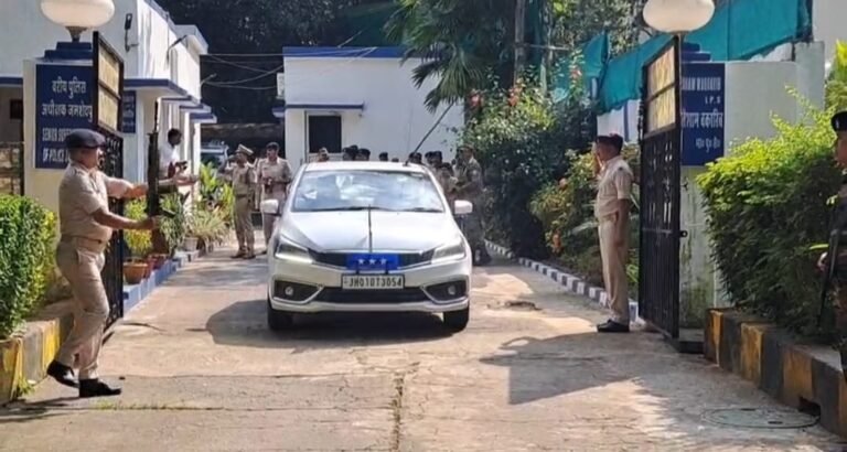 अपराध नियंत्रण की समीक्षा करने जमशेदपुर पहुंची डीजीपी तदाशा मिश्रा, जमशेदपुर और सरायकेला के अधिकारियों के साथ की बैठक