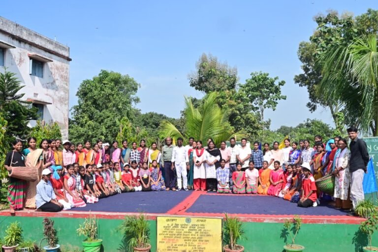 पीएम श्री कस्तूरबा गांधी बालिका विद्यालय में छात्राओं ने नाटक से दिखाई ग्राम सभा की ताकत, विधायक संजीव सरदार ने सराहा
