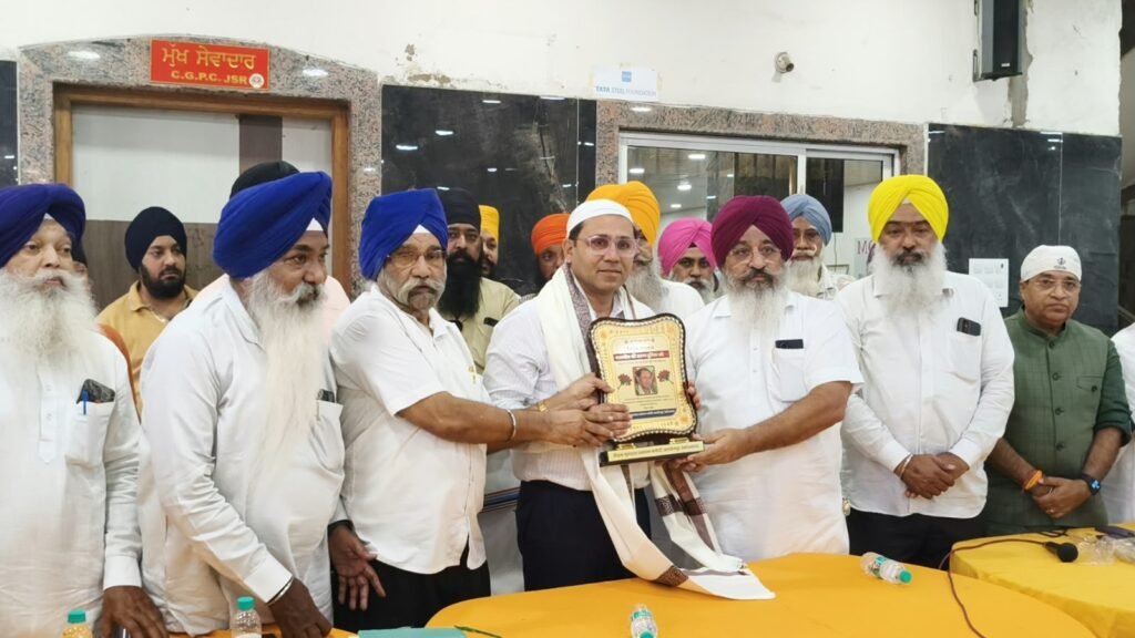 जमशेदपुर में जलियांवाला बाग एक्सप्रेस को सर्दियों में भी चलाने की मांग, डीआरएम से मिले सिख समाज के प्रतिनिधि