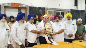 जमशेदपुर में जलियांवाला बाग एक्सप्रेस को सर्दियों में भी चलाने की मांग, डीआरएम से मिले सिख समाज के प्रतिनिधि
